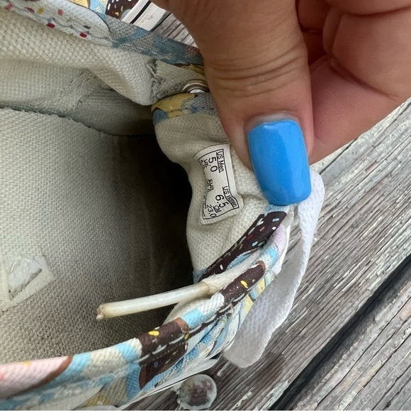 RARE VANS Authentic Donuts Munchies Sprinkles Shoes Sz 5 Men's  6.5Women's - Picture 6 of 6